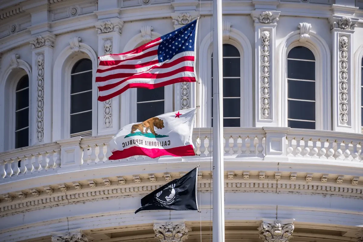 California Enacts Motor Vehicle Glass Act