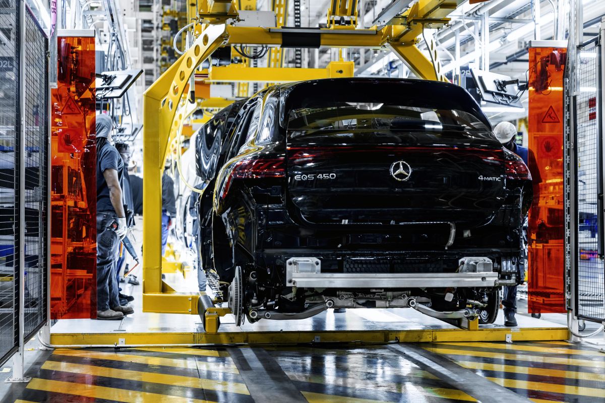 Alabama-Mercedes-Benz-plant-UAW-support