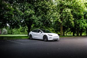 Tesla-price-cuts-Model-3