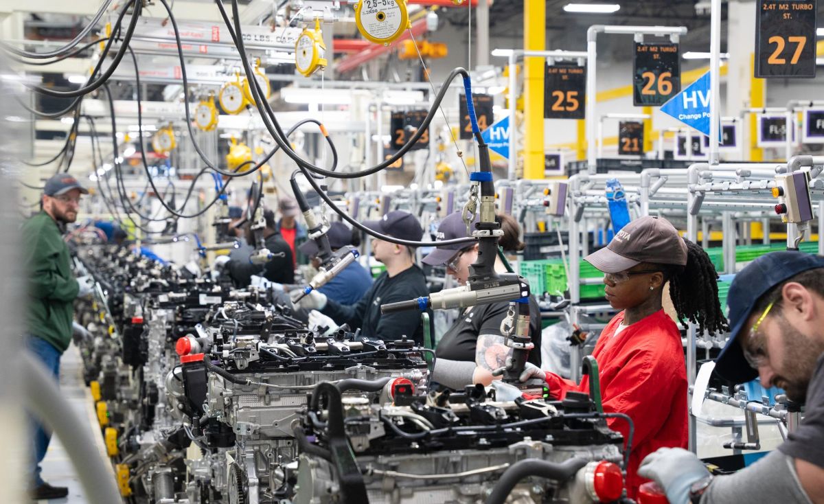 Toyota-Alabama-engine-production-line-Tacoma