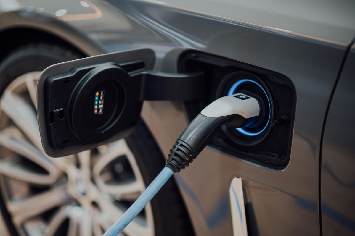 Connecticut-poll-EV-sales-gas-ban