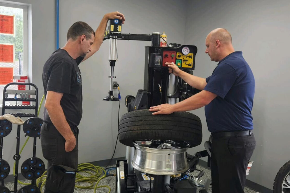I-CAR-business-development-team-GM-certified-shop-visit