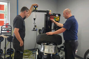 I-CAR-business-development-team-GM-certified-shop-visit