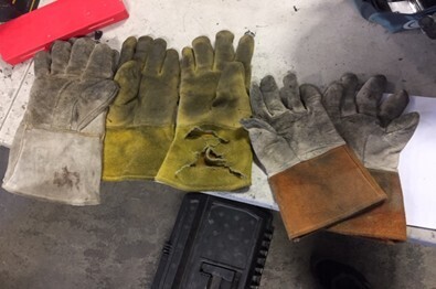 Pic 17 welding gloves