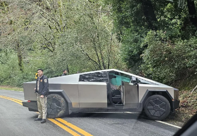 Tesla-Cybertruck-crash-California