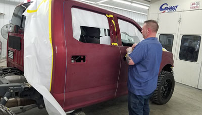 technician-working-on-glass-on-truck