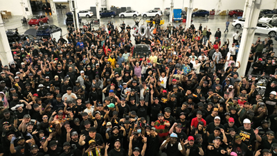 crowd-of-people-on-plant-floor