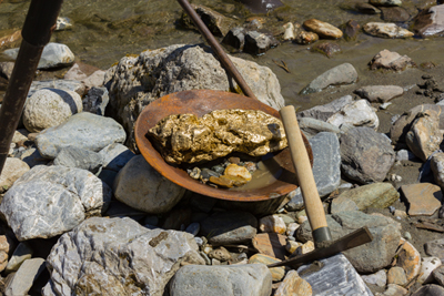 gold-in-pan-by-river