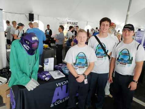 Students visit WAC’s booth during the St. Louis I-CAR Committee’s 2018 Gateway Automotive and Collision Job Fair.