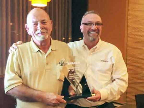 2017 Distributor of the Year, 3rd Quarter Top Sales and 2017 Directors Club Awards Recipient Steve Smith (left) of Auto Collision Equipment of Florida and Timothy W. Morgan (right)