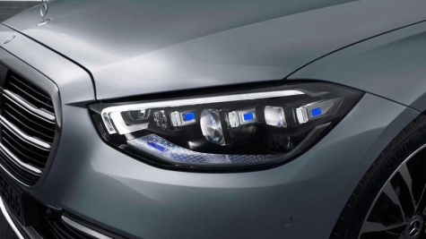 Headlights on a 2021 Mercedes-Benz S-Class.