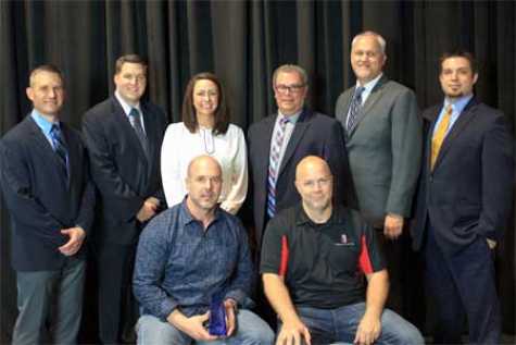 Vendor of the Year winner Innovative Tools, pictured with Sherwin-Williams Automotive Finishes team